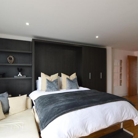 Cosy, Centrally Located Studio With Gated Parking! Лоубъро Екстериор снимка