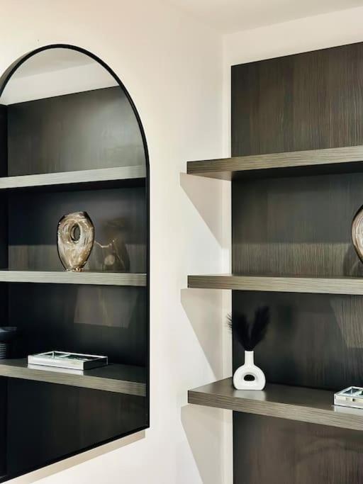 Cosy, Centrally Located Studio With Gated Parking! Лоубъро Екстериор снимка